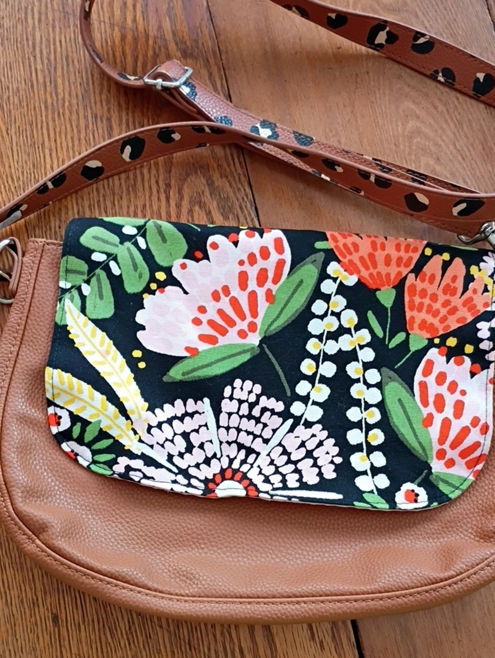 thirty-one Brown Crossbody with Black Multicolor Floral Canvas Flap